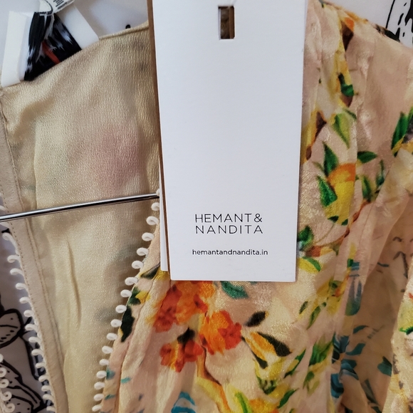 ✴️ NWT HEMANT & NANDITA Veena Floral Dress long Sleeve Size Small Yellow - Picture 9 of 13